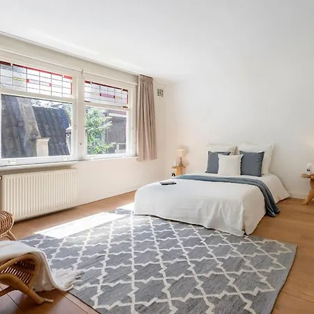 Close To The Center 4 Bedrooms Lägenhet
